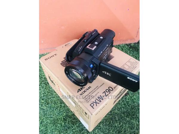 Sony PXW-FX9, 2 stuks Sony PXW-Z90, 2 statieven en koffer.