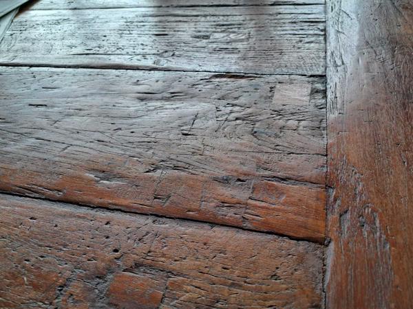 Mooie robuuste eettafel 6-8 personen