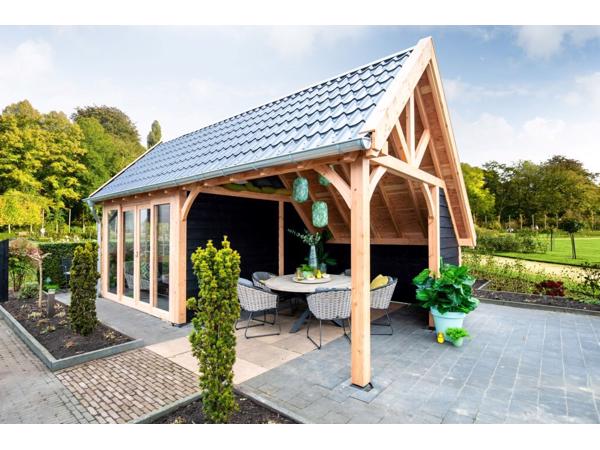 MAATWERK: Douglas houten kapschuur