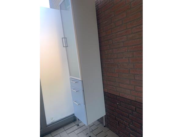 Gratis af te halen badkamerkast.