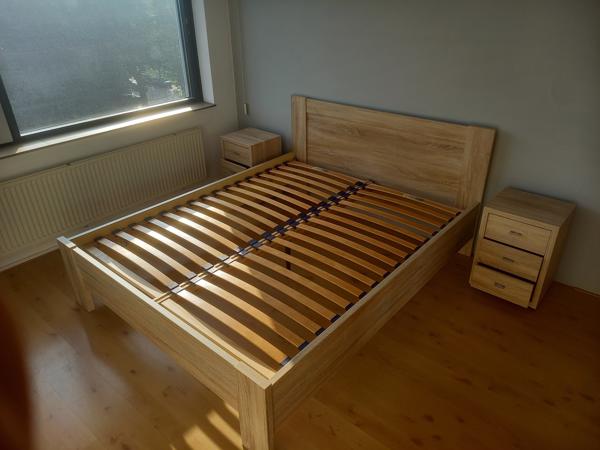 Tweepersoonsbed met 2x nachtkast