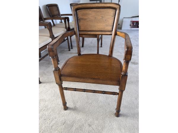 Vijf (5) antieke houten stoelen met kussens