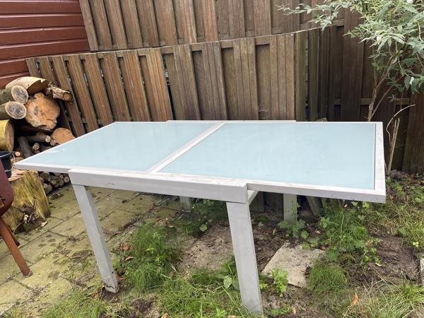 Tafel van glas en staal (ook kleiner te maken)