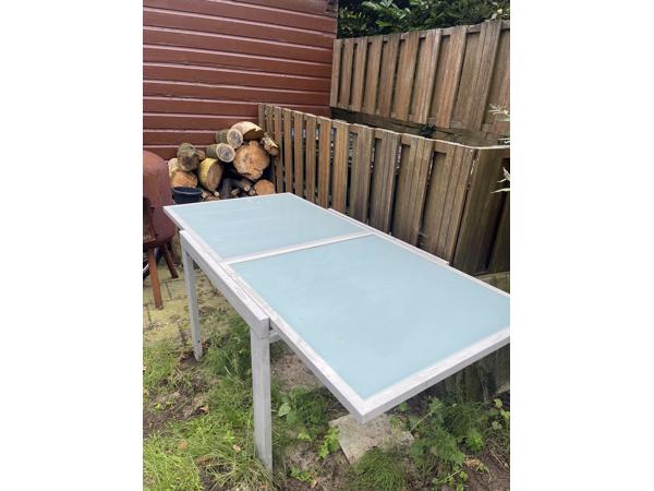 Tafel van glas en staal (ook kleiner te maken)