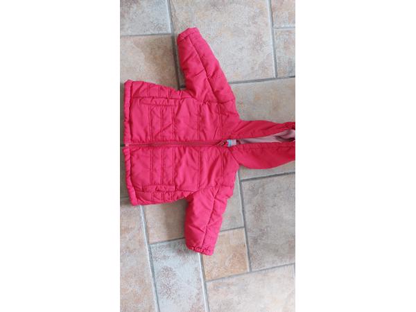 Gratis af te halen rood winter jacket maat 68