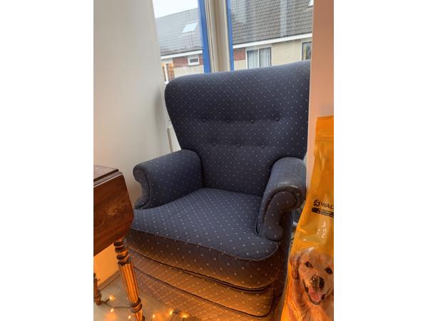 Retro donkerblauwe fauteuil