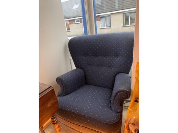Retro donkerblauwe fauteuil