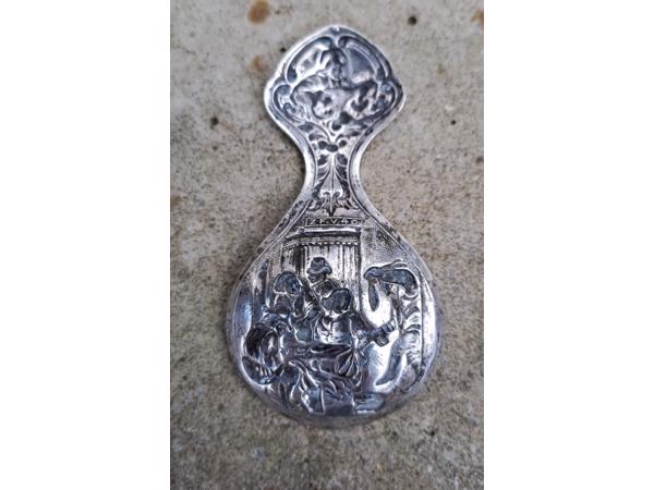 Antieke verzilverde theeduim .(ZFV 40).