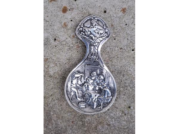 Antieke verzilverde theeduim .(ZFV 40).