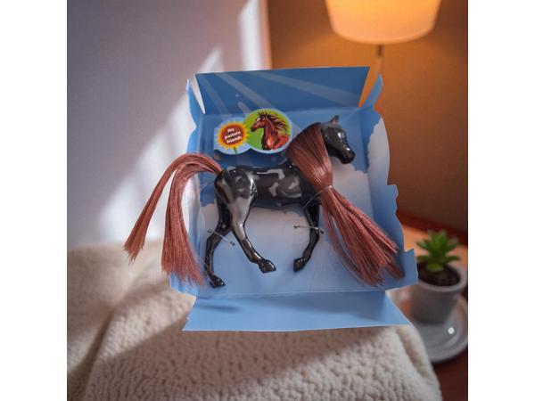 Little horse speelpaard zwart grijs bruine haren camouflage