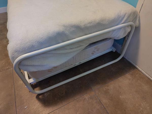 metalen bed met onderbed 90x 200 cm (zonder matrassen)