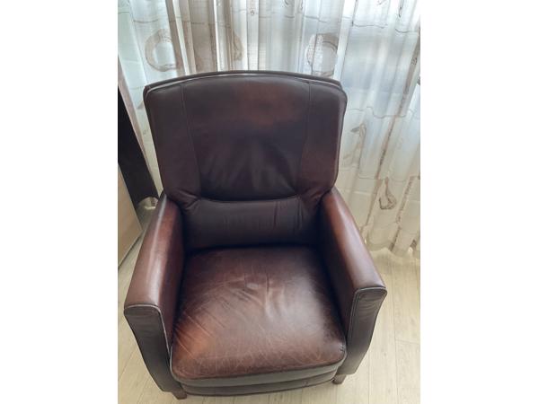 Twee rood/bruine leren fauteuils