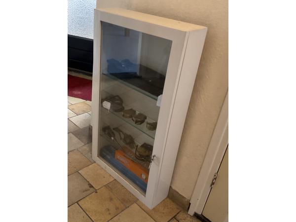 Vitrinekastje (gebruikt) te koop