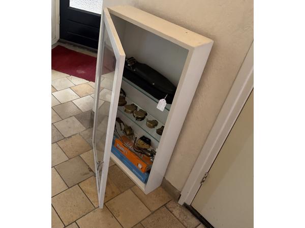 Vitrinekastje (gebruikt) te koop