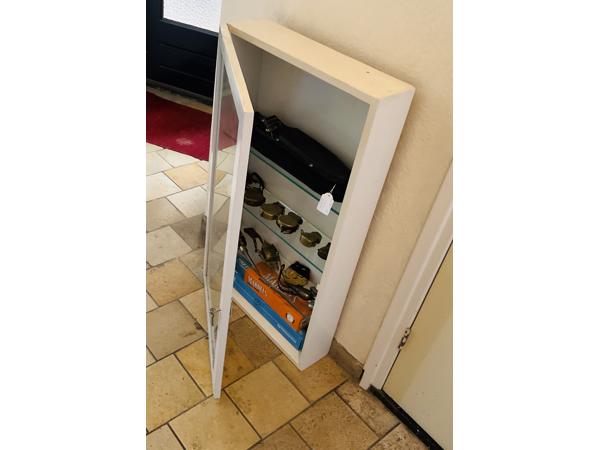 Vitrinekastje (gebruikt) te koop