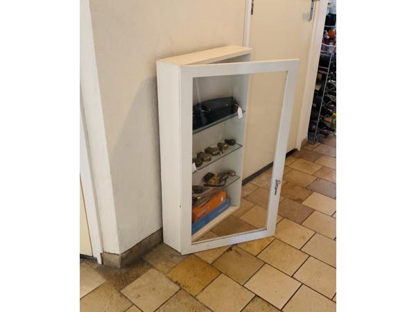 Vitrinekastje (gebruikt) te koop