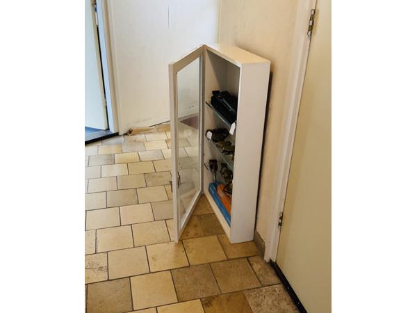 Vitrinekastje (gebruikt) te koop