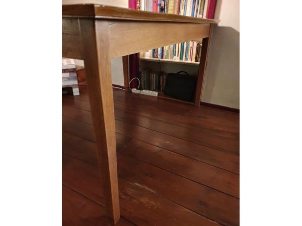 Mooie houten tafel 1,5 bij 1 meter