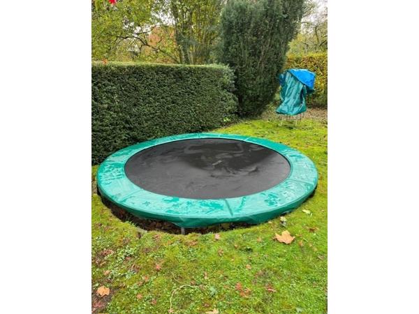 Trampoline