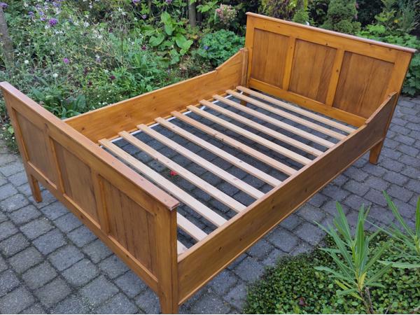 Antiek handgemaakt bed