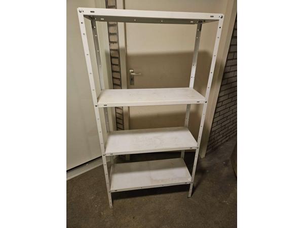 Wit metalen berging kasten