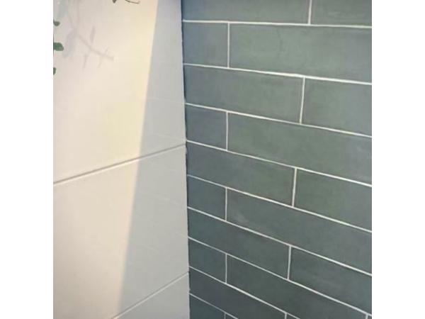 7,5x30 groene handvormtegels in mat en glans uit voorraad