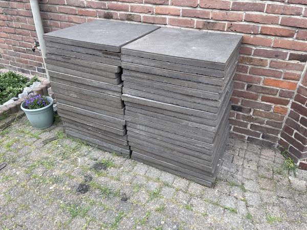 Grote vierkante tuintegels 25m2