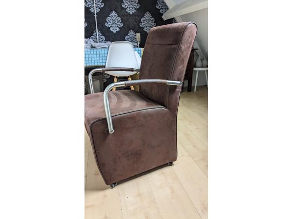 Bruine eetkamer stoelen 2 stuks