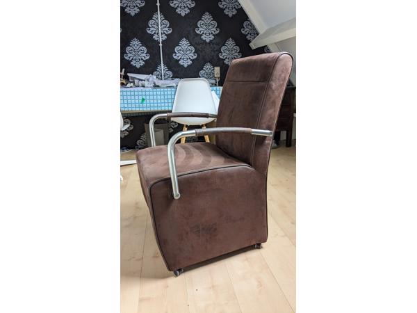 Bruine eetkamer stoelen 2 stuks