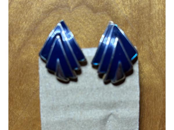 Vier  paar clip oorbellen diverse kleuren en soorten oud