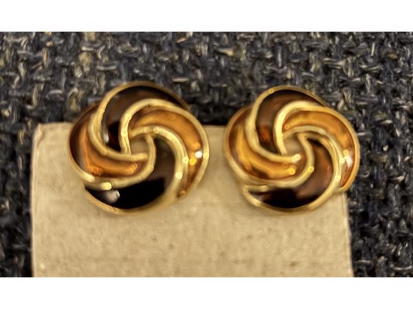 Vier  paar clip oorbellen diverse kleuren en soorten oud