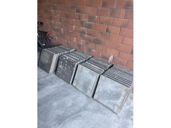 29 grindtegels van 50x50cm
