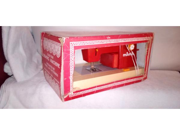 Speelgoed naaimachine Mehanothnika