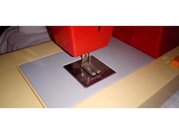Speelgoed naaimachine Mehanothnika