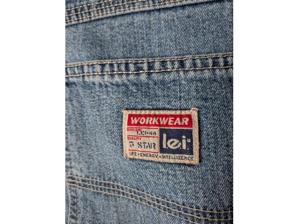 korte jeans broek dames gedragen