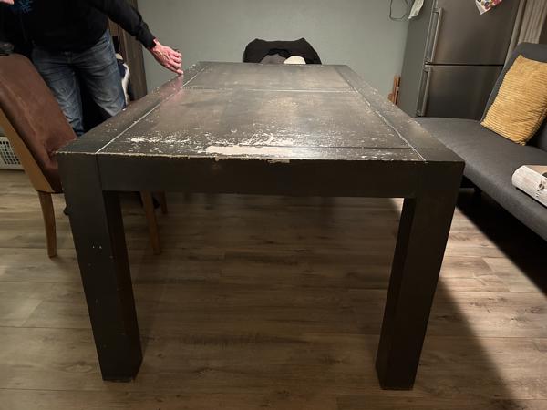 Stabiele houten eettafel