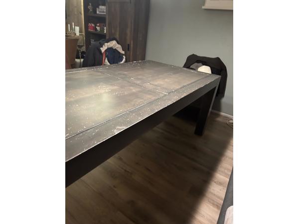 Stabiele houten eettafel