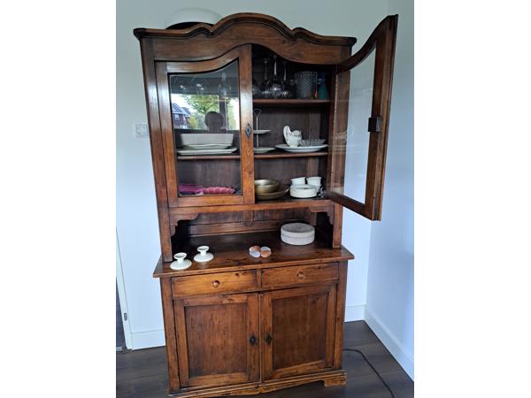 Servieskast antiek, Type Ossekop, Zuid Duits