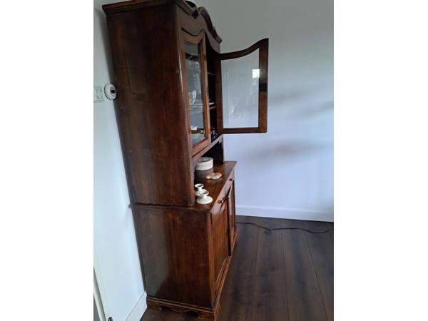 Servieskast antiek, Type Ossekop, Zuid Duits