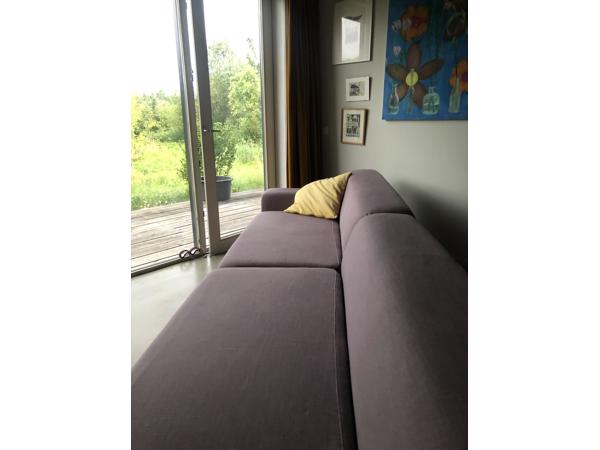 Lange bank in twee delen