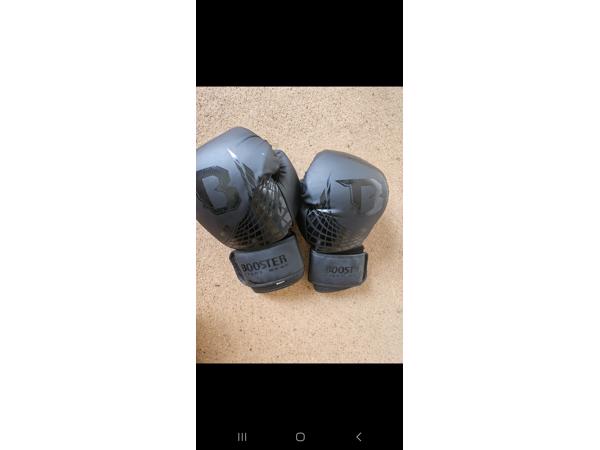 Kickbox handschoenen en scheenbeschermers