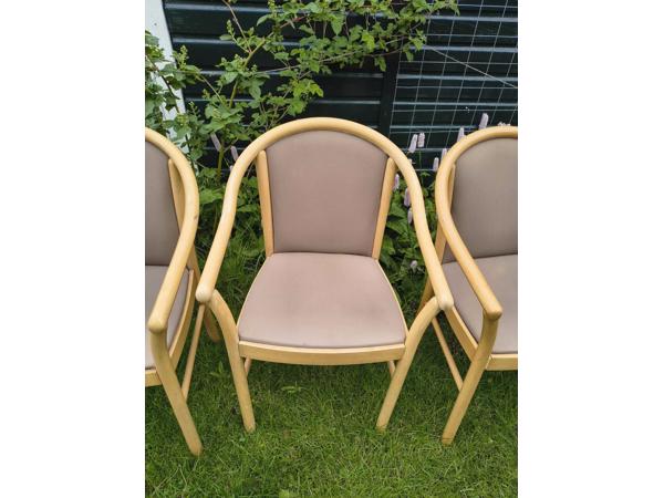Zes eetkamer / wachtkamer stoelen