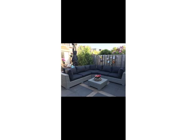 Lounge bank