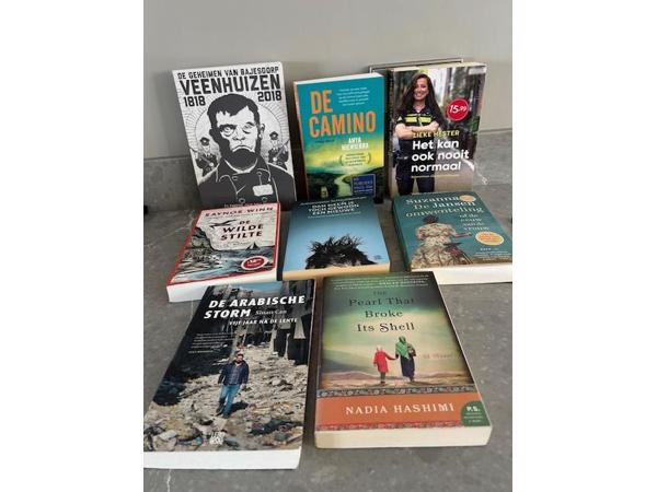 Vele boeken in goede staat om ruimte te maken in mijn boekenkast