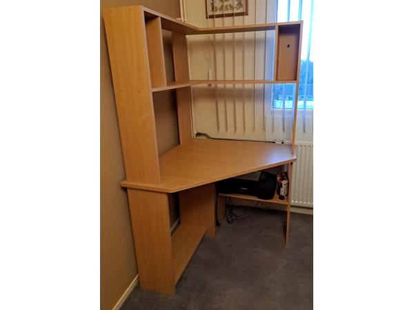 Een hoekbureau