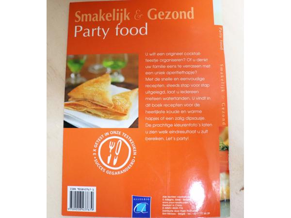 Party food. Trendy en lekker 48 blz Paperback  Als nieuw