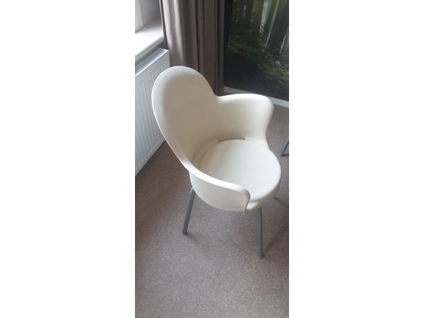 4 Kunststof stoelen Trendhopper beige