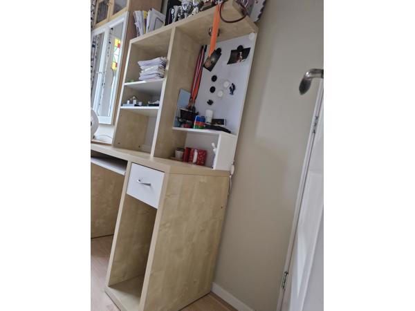 Bureautje met uitschuif plank