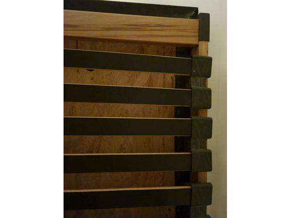 Twee lattenbodems,  frame en matras
