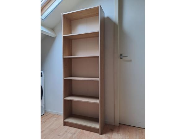 Eikenfineer boekenkast